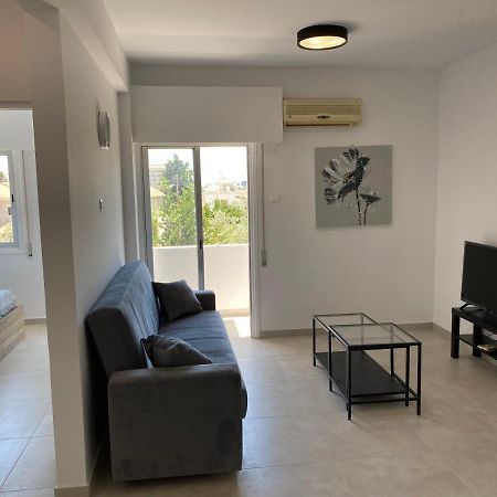 1-Bedroom Apartment With View Limassol Exterior foto